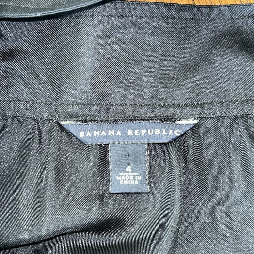 Banana Republic: 100% Black, Silk Top: Size 4 - Picture 6 of 7